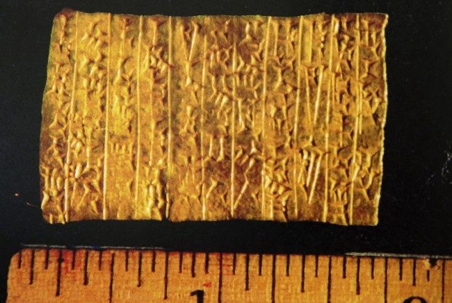 Asýrska zlatá tabuľka sa vrátila do nemeckého múzea