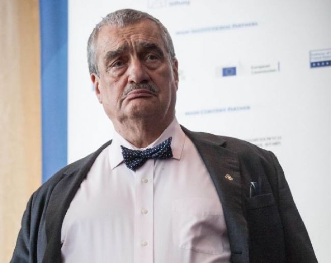 Schwarzenberg má veľkú podporu, šéfom TOP 09 bude aj naďalej