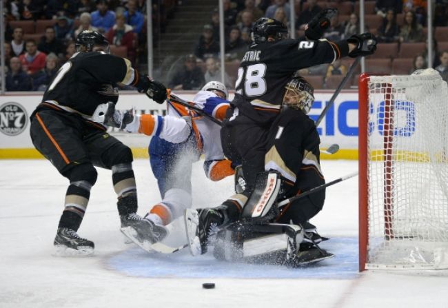 Slováci nebodovali, Anaheim sa dotiahol na Chicago