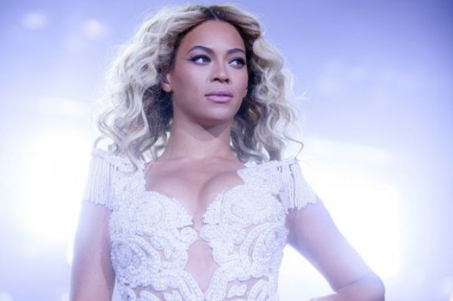 Beyoncé bez ohlásenia vydala nový album