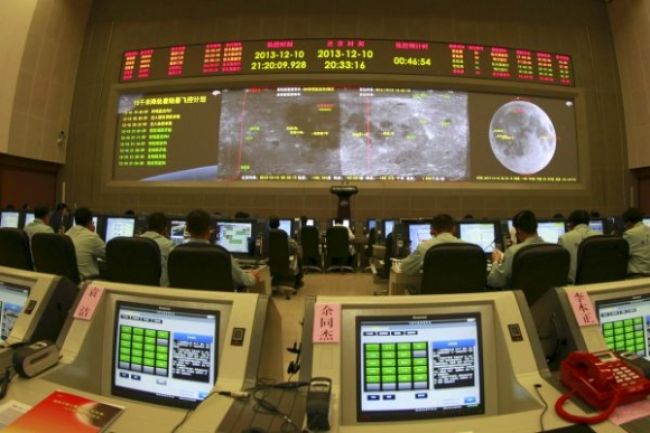 Čínska vesmírna sonda úspešne pristála na Mesiaci