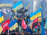Protesty v Kyjeve silnejú, v uliciach bolo 300-tisíc ľudí