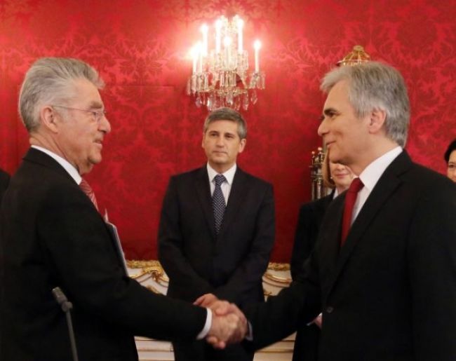 Rakúska vláda zložila prísahu, Faymann je opäť kancelárom