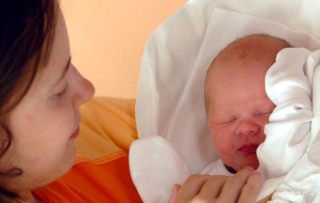 Slovenské mamy na rozdiel od francúzskych uspávajú deti uspávankou