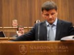 V parlamente znela Tichá noc, Hlina nechcel spievať s Paškom