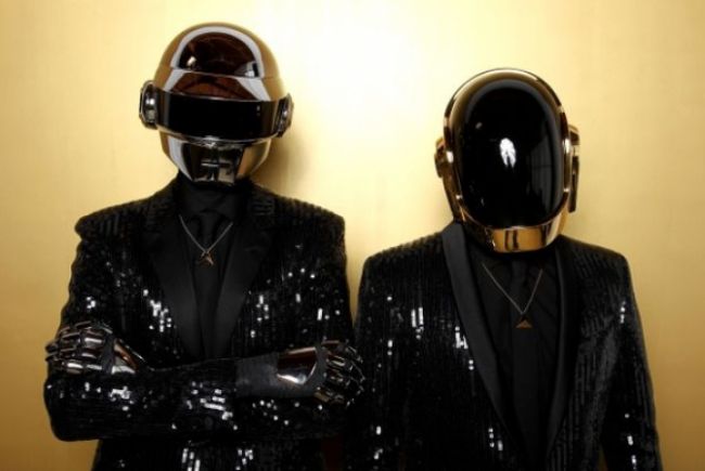 Daft Punk vystúpia na udeľovaní cien Grammy