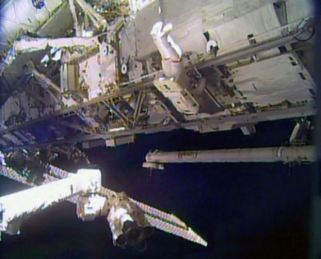 Astronauti z ISS odstránili pokazené chladiace čerpadlo