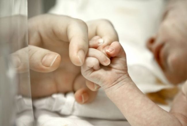 Nemocnice majú mať nové povinnosti, týkajú sa i novorodencov