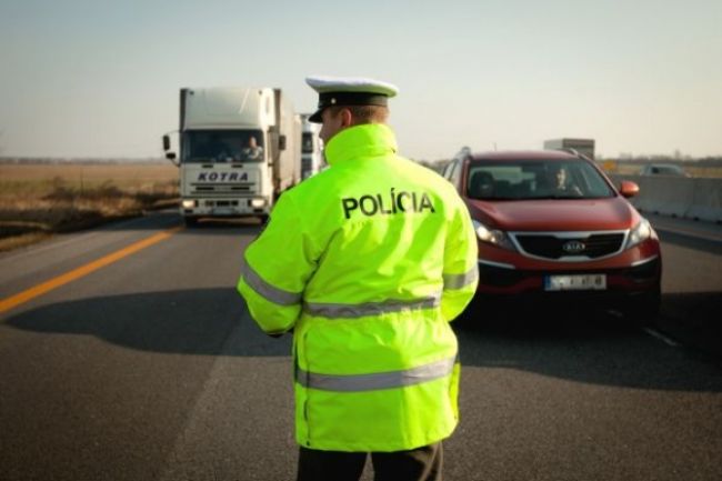 Cez sviatky vyjdú policajti do ulíc, vodiči budú aj fúkať