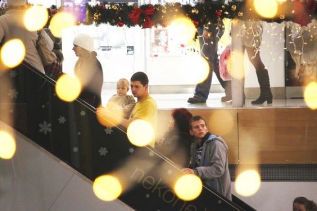 Vianoce obchodníkov tešia, ľudia nakupujú aj napriek kríze