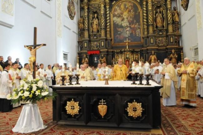 Trnavčania sa počas Vianoc musia zaobísť bez arcibiskupa