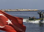 V Turecku sa prevrátil remorkér, utopilo sa desať vojakov
