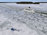 Ruskú loď s vedcami príde vyslobodiť čínsky ľadoborec