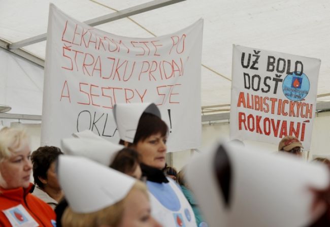 V roku 2013 sa protestovalo pred parlamentom i úradom vlády