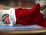 Pôrodnice v Kalifornii balia novorodencov do vianočných ponožiek