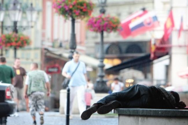 Vyše polovica Slovákov si myslí, že krajina nemá dobrý smer