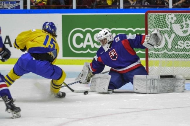 Slovenských hokejistov vo štvrťfinále MS prevalcovali Švédi