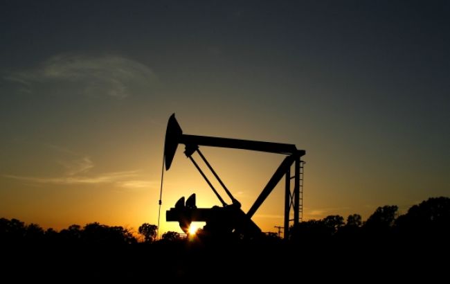 Ceny ropy posilnili, počasie obmedzilo prevádzku rafinérií