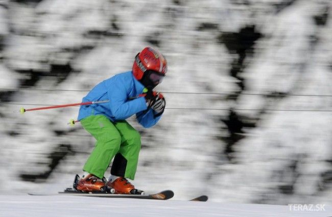 Úrazy lyžiarov môžu podľa poisťovní stáť tisíce eur