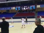 Basketbalový zápas dohrali štyria hráči proti dvom