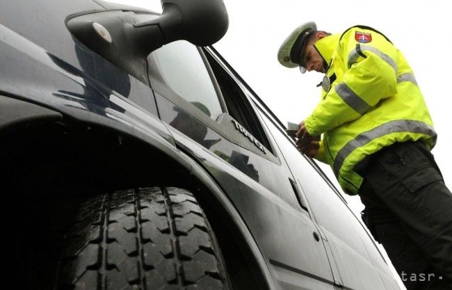 Na slovenských cestách bude oddnes viac policajtov