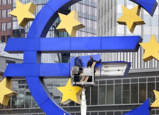 Zotavovanie v eurozóne je stále veľmi neisté, tvrdí člen ECB