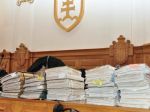 Väčšina Slovákov neverí vláde, politickým stranám ani súdom
