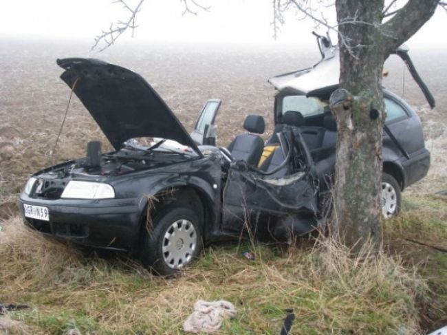 Pri tragickej nehode zomrela vodička, z auta ju vystrihávali