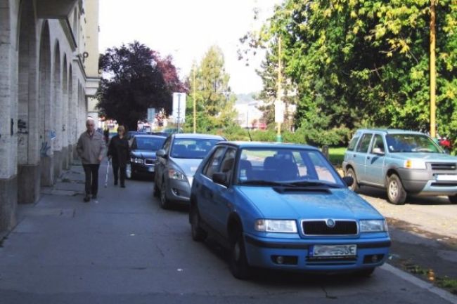 SDKÚ kritizuje primátora Žiliny, parkovanie vraj nerieši