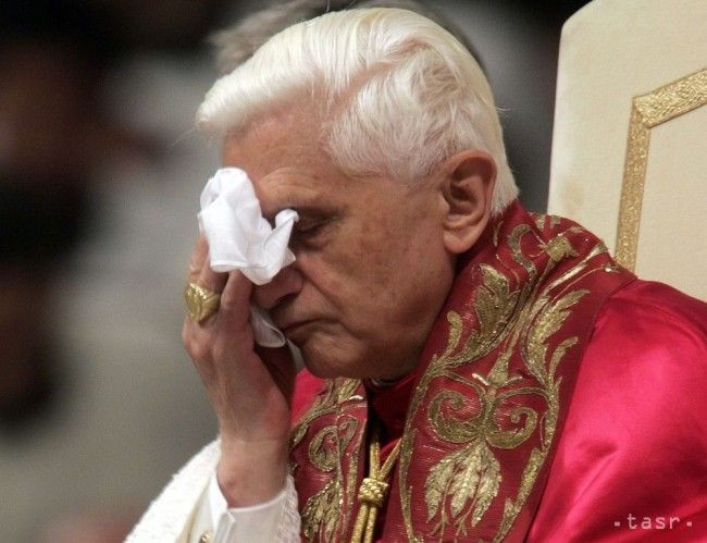 Benedikt XVI. prepustil takmer 400 pedofilných kňazov