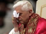 Benedikt XVI. prepustil takmer 400 pedofilných kňazov