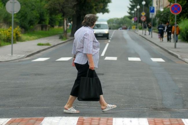 Trnavskí policajti upozorňovali chodcov a cyklistov