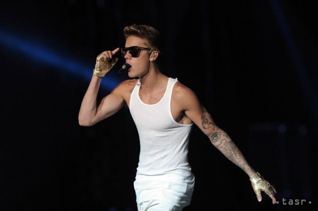 Speváka Justina Biebera zatkli za jazdu pod vplyvom alkoholu