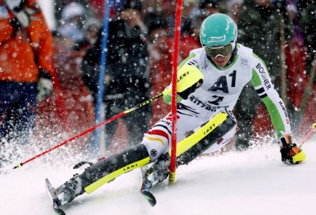 Neureuther uspel v slalome, favorit Hirscher pokazil jazdu