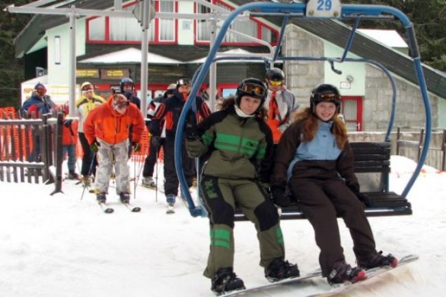 Počasie už lyžiarom praje, v Lomnici sa bude lyžovať za euro
