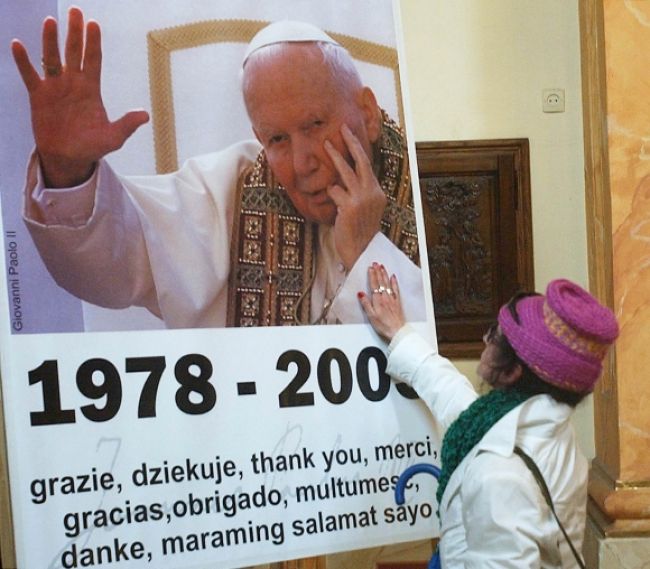 Nádobu s krvou pápeža Jána Pavla II. ktosi ukradol z kostola