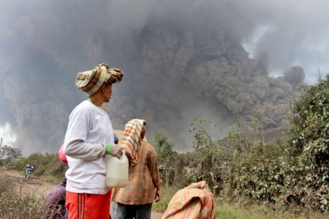 Sopka Sinabung opäť vybuchla, zabíjala i deti