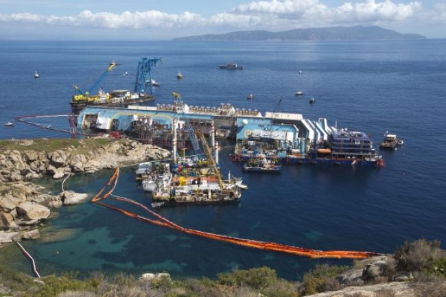 Potápač zomrel pri práci na vraku Costa Concordia