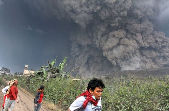 Po erupcii sopky Sinabung je nezvestných 50 ľudí a 14 našli mŕtvych