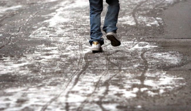 V Bratislave ošetrili desiatky ľudí, ktorí spadli na ľade