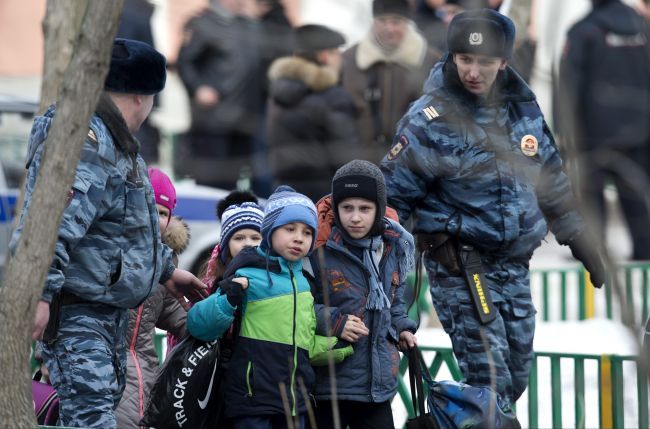 Študent moskovskej školy zastrelil učiteľa aj policajta