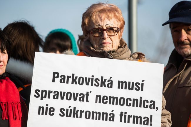 Aktivistov opäť spojilo parkovanie, protestovali v Petržalke