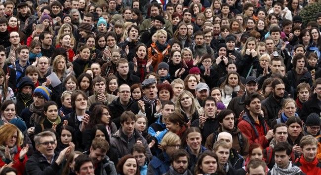 Mladí ľudia majú dostať ponuku práce do 4 mesiacov po skončení školy