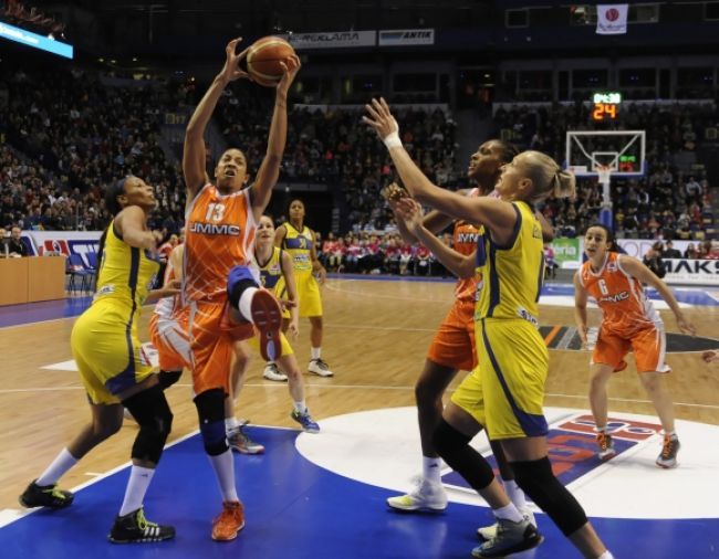 Basketbalistky Good Angels utŕžili v Jekaterinburgu debakel