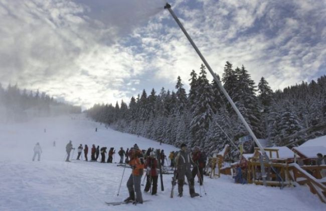 Víkend prinesie dážď aj sneh, pozor na búrlivý vietor