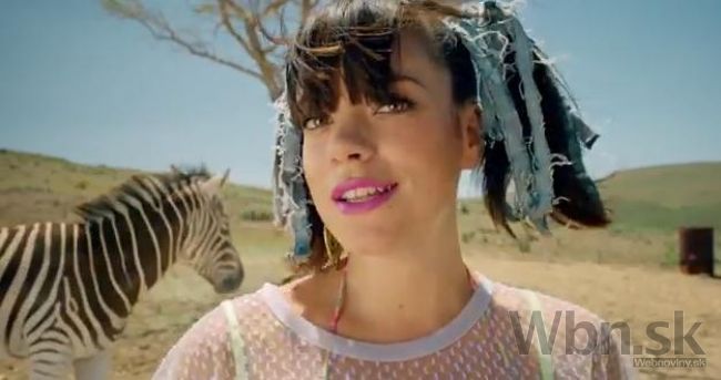 Lily Allen má nové video, nakrútila ho v exotickej Afrike