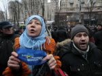 Ukrajinské peklo neutícha, protestujú už aj prívrženci vlády