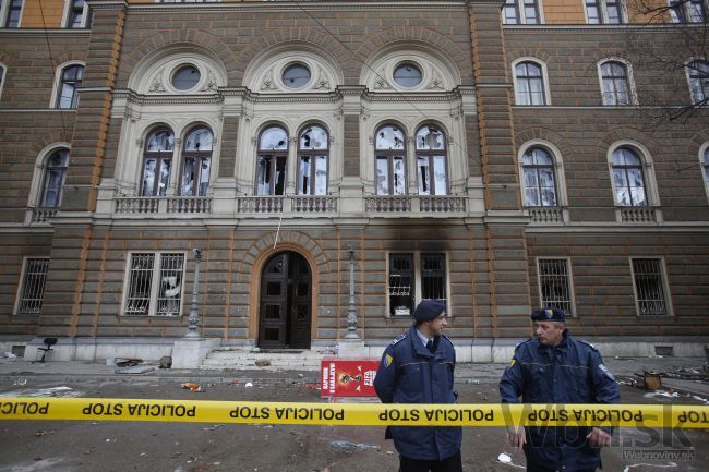 Protesty radikálov v Bosne pokračujú, sú však pokojnejšie