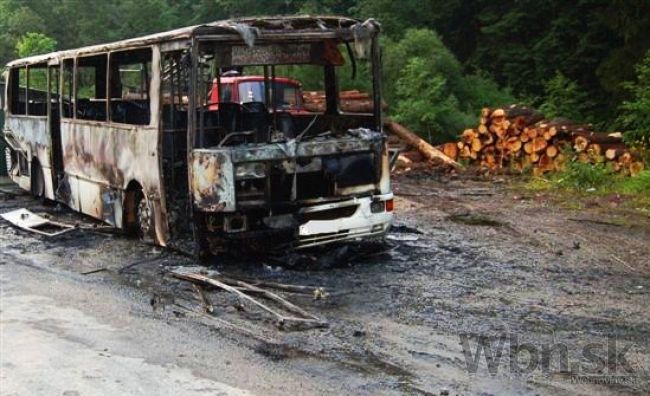 Autobus v plameňoch, cestujúci na Donovaloch mali šťastie