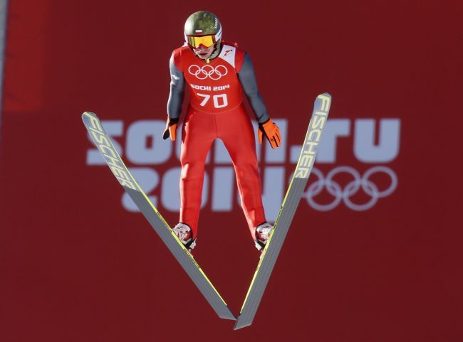 Kamil Stoch triumfoval v Soči na strednom mostíku